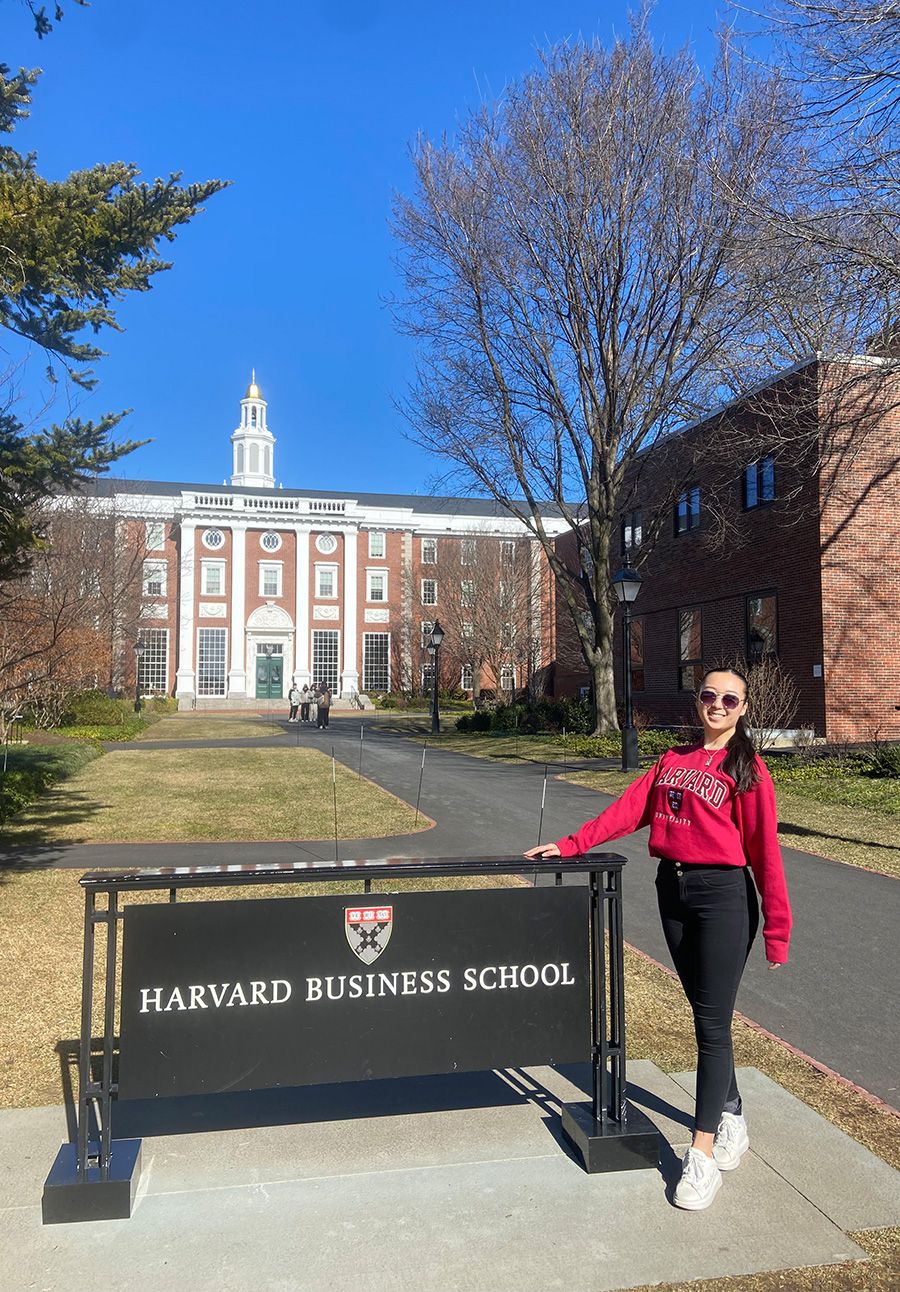 Mengting Xue auf dem Harvard Campus